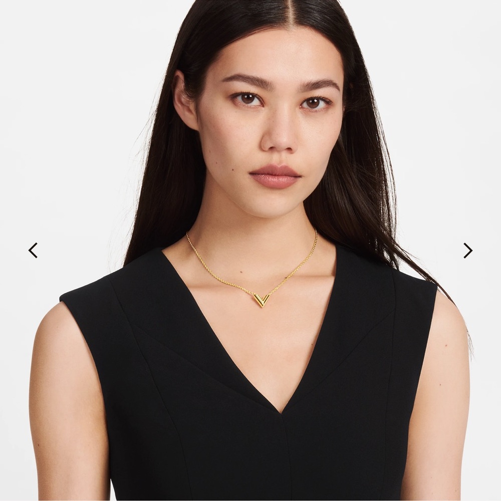 Louis Vuitton Gold ESSENTIAL V NECKLACE